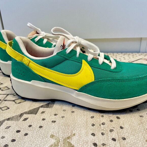 Nike Women’s Waffle Debut Vintage Stadium (9) - Picture 1 of 5